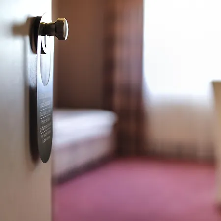 Airport By The New Yorker 3*