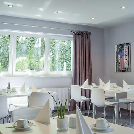 Szálloda Airport By The New Yorker 3*