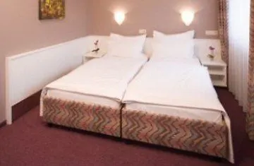 Airport By The New Yorker Szálloda