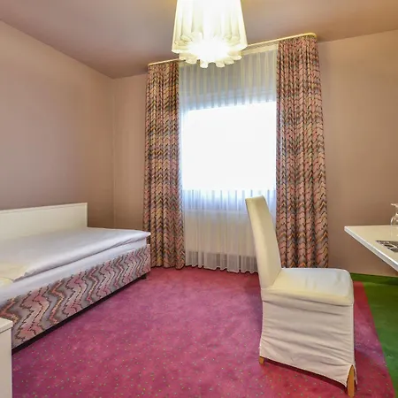 Szálloda Airport By The New Yorker 3*