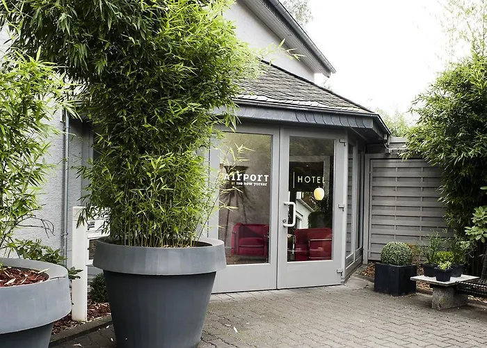 Airport By The New Yorker Keulen