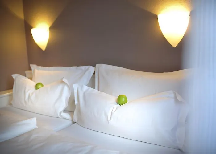 Hotel Airport By The New Yorker