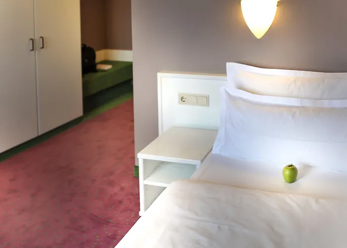 Hotel Airport By The New Yorker Colonia