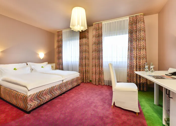 Hotel Airport By The New Yorker