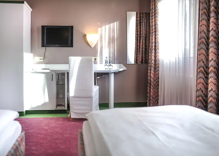 Hotel Airport By The New Yorker Colonia