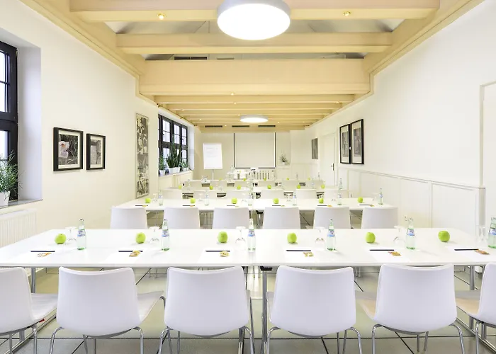 Hotel Airport By The New Yorker