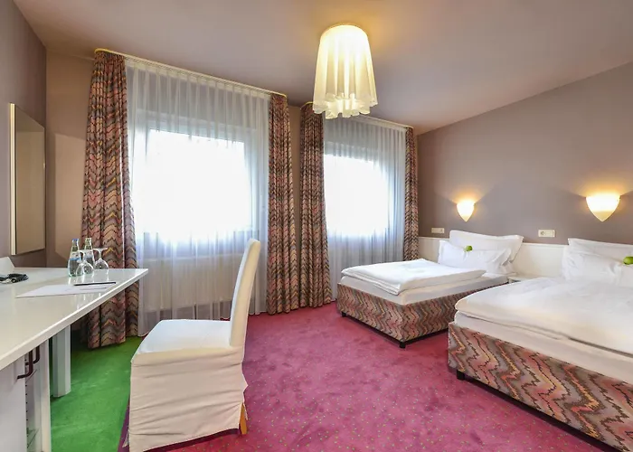 Hotel Airport By The New Yorker