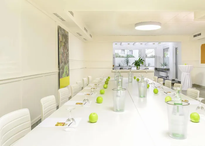 Airport By The New Yorker Hotel Colonia