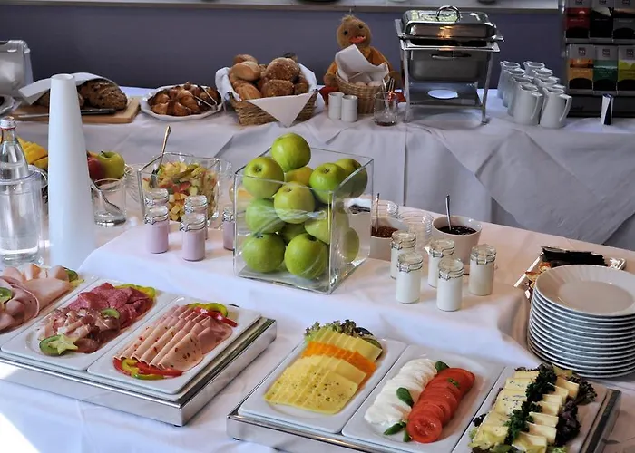 Airport By The New Yorker Colonia