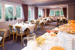 Hotel Airport By The New Yorker