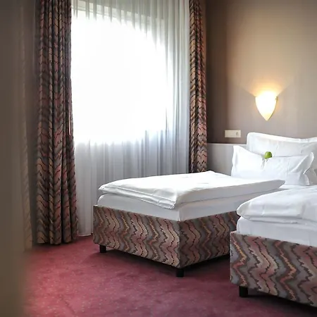 Airport By The New Yorker 3*