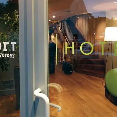 Airport By The New Yorker Hotel 3*