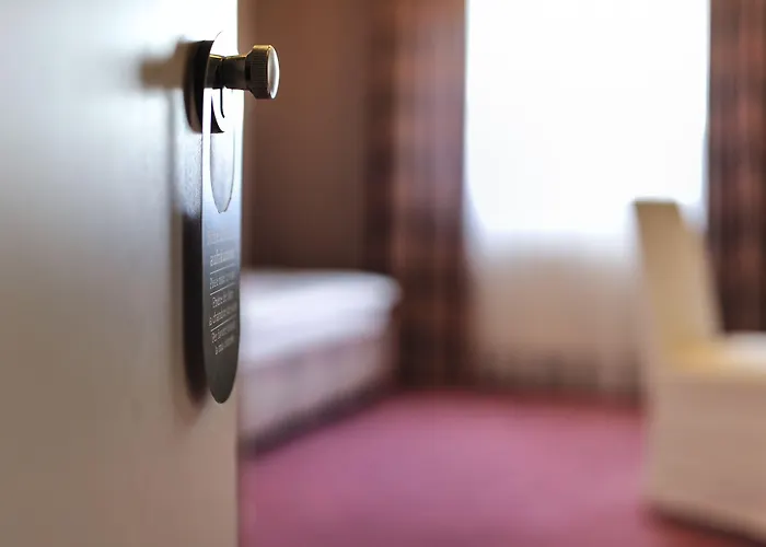 Airport By The New Yorker 3*