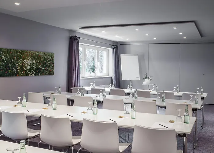 מלון Airport By The New Yorker קלן