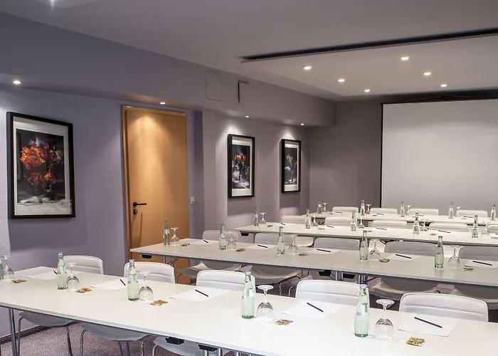 מלון Airport By The New Yorker