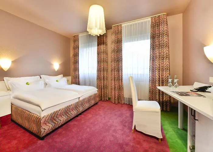 מלון Airport By The New Yorker קלן