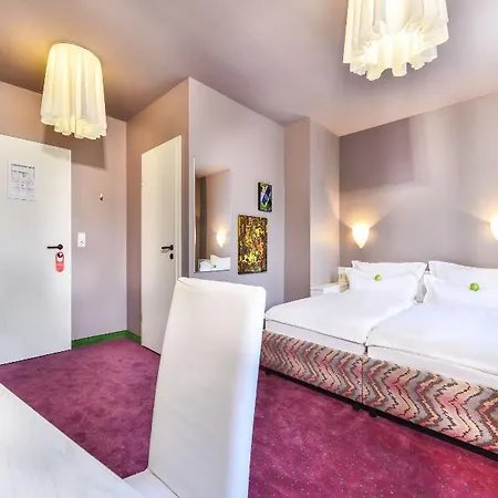 Airport By The New Yorker Hotel Colónia