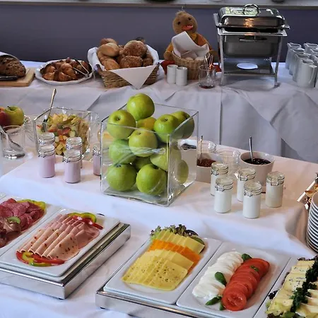 Airport By The New Yorker Colónia