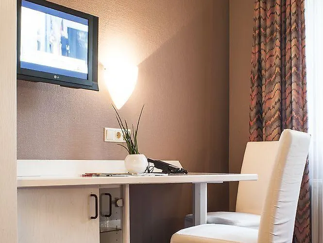 Airport By The New Yorker