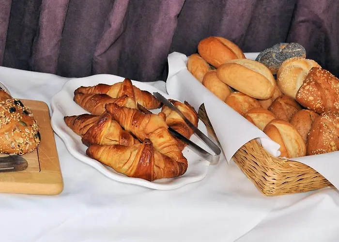 Airport By The New Yorker Отель